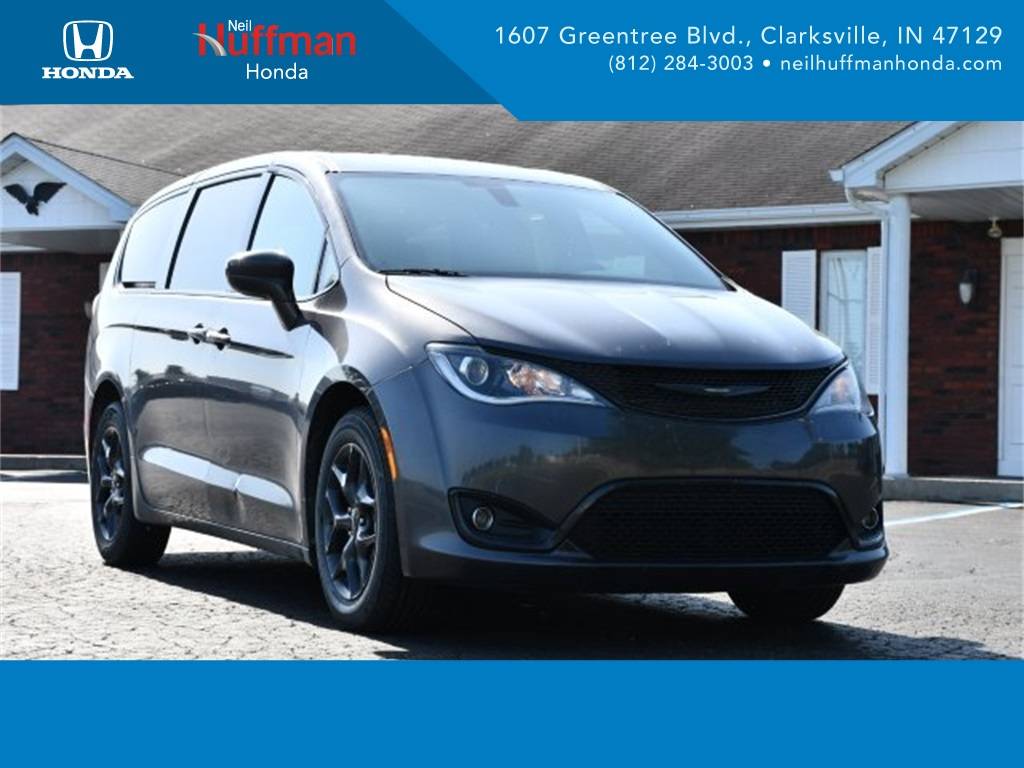 2019 Chrysler Pacifica Touring Plus — Minivan — 106,950 mi — Clarksville, IN