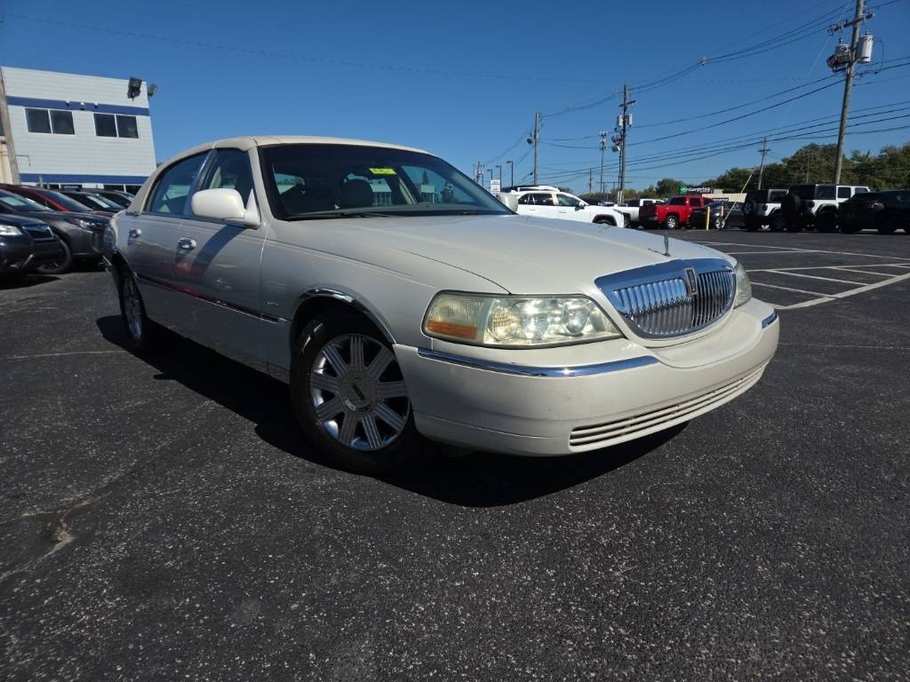 2004 Lincoln Town Car Ultimate — Sedan — 75,521 mi — Louisville, KY