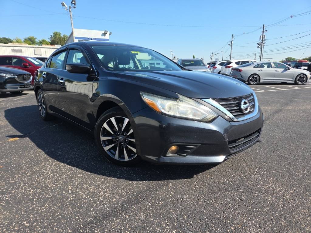 2016 Nissan Altima 2.5 SV — Sedan — 131,551 mi — Louisville, KY