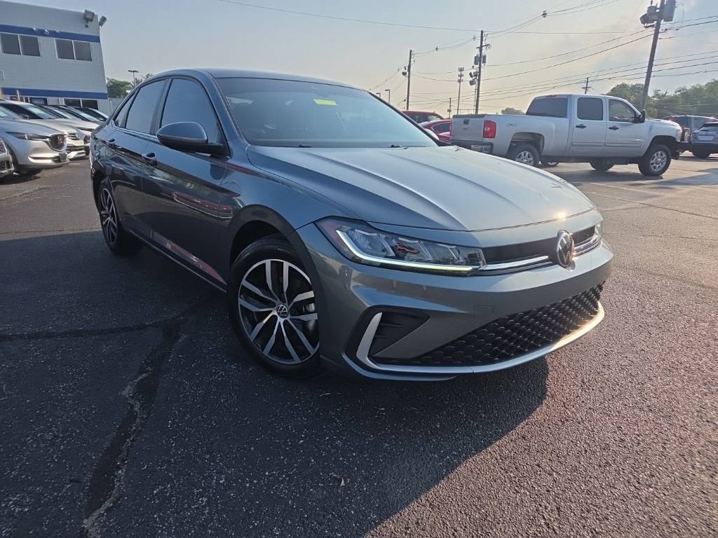2025 Volkswagen Jetta SE — Sedan — 17,133 mi — Louisville, KY