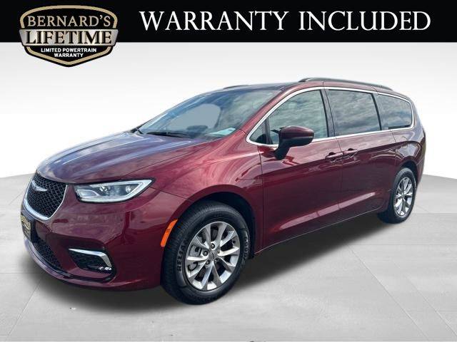 2023 Chrysler Pacifica Touring L — Minivan — 45,257 mi — New Richmond, WI