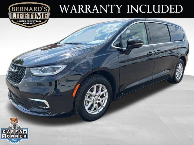 2024 Chrysler Pacifica Touring L — Minivan — 30,772 mi — New Richmond, WI