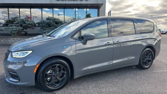 2022 Chrysler Pacifica Hybrid Limited — Minivan — 64,611 mi — New Richmond, WI