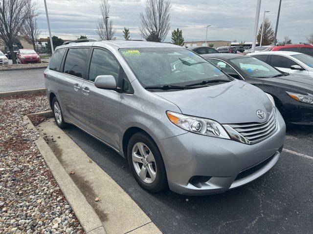 2017 Toyota Sienna LE — Minivan — 81,158 mi — Avon, IN