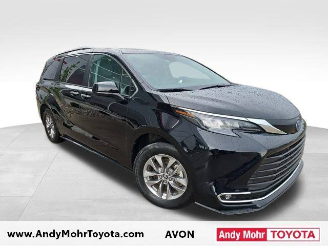 2024 Toyota Sienna XLE — Minivan — 22,256 mi — Avon, IN