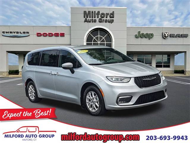 2023 Chrysler Pacifica Touring — Minivan — 27,851 mi — Milford, CT