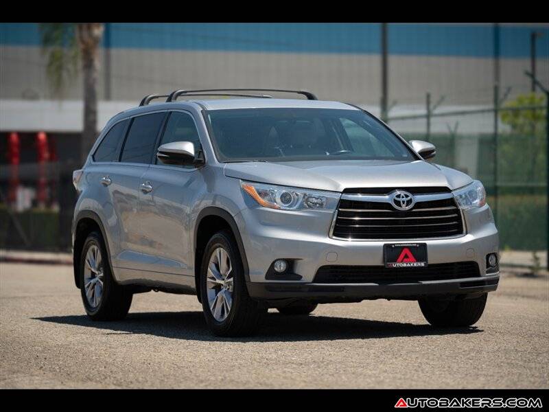 2016 Toyota Highlander LE V6 — SUV — 126,744 mi — Mission Hills, CA