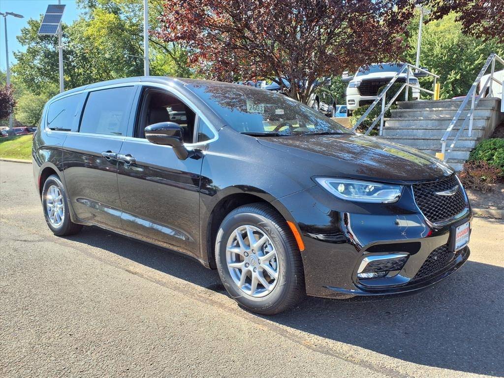 2026 Chrysler Pacifica Select — Minivan — 1,386 mi — Green Brook, NJ