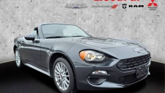 2017 FIAT 124 Spider Classica — Convertible — 13,998 mi — Green Brook, NJ
