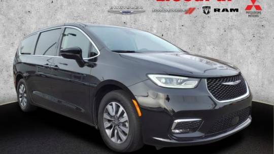 2024 Chrysler Pacifica Hybrid Select — Minivan — 35,488 mi — Green Brook, NJ