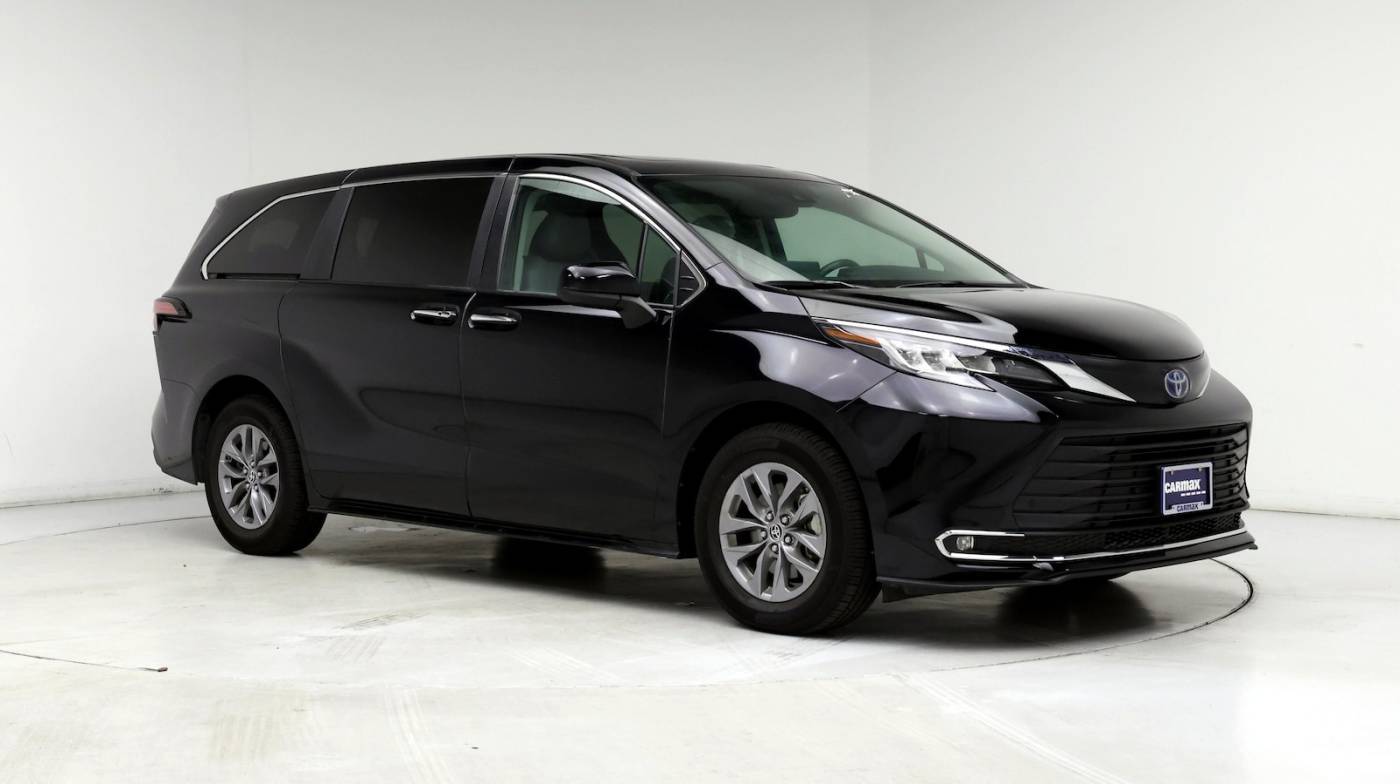 2022 Toyota Sienna XLE — Minivan — 25,000 mi — Lynnwood, WA