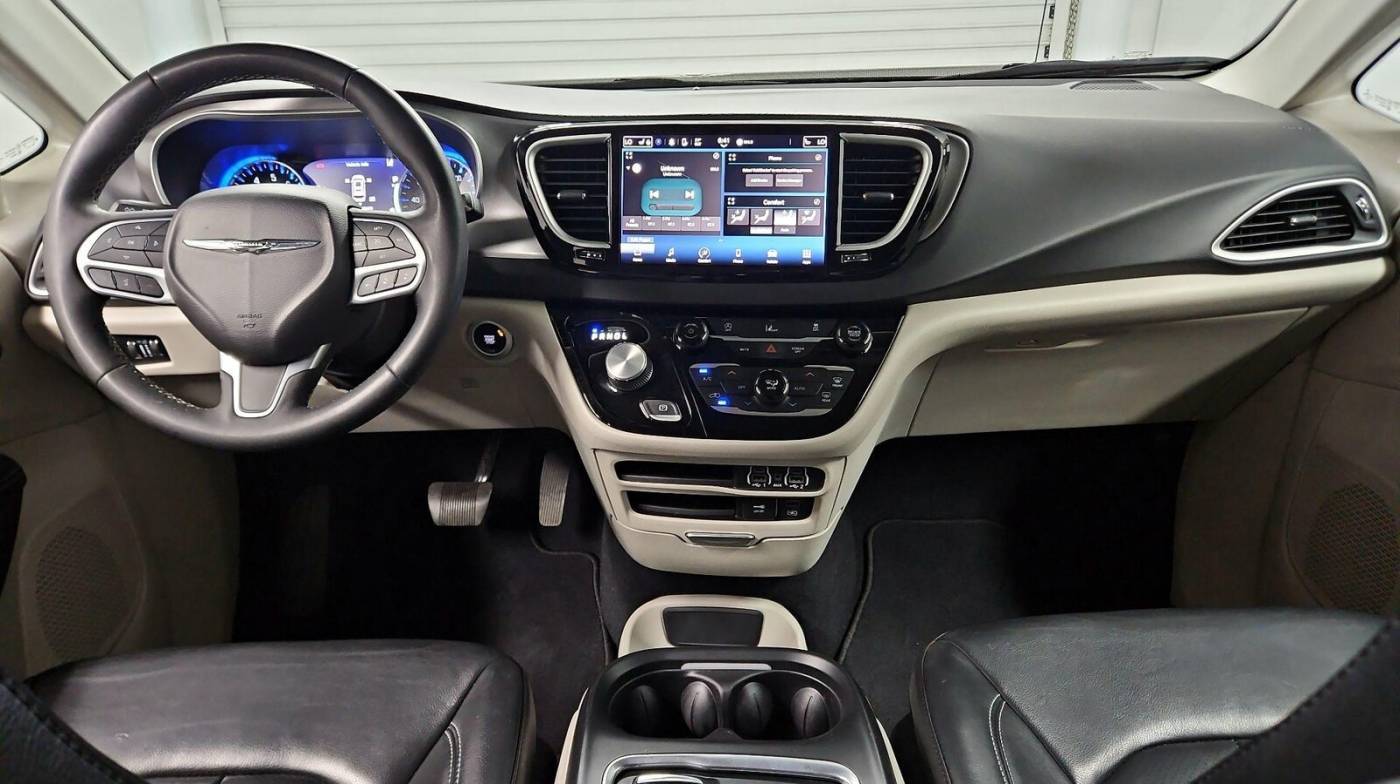 2022 Chrysler Pacifica Touring L — Minivan — 33,524 mi — Puyallup, WA