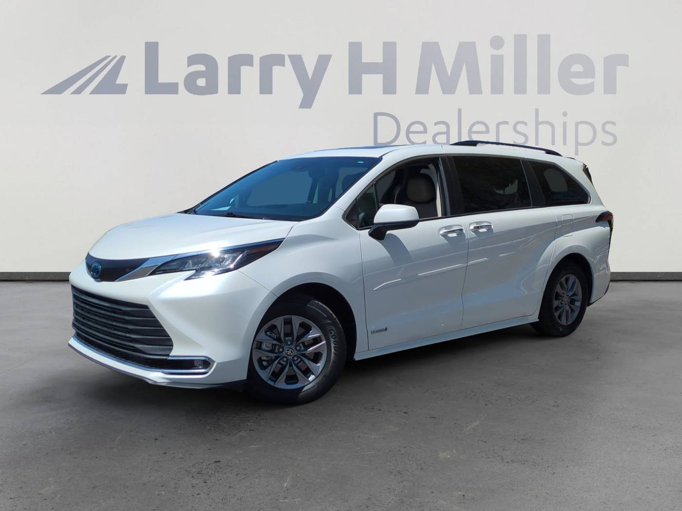 2021 Toyota Sienna XLE — Minivan — 64,656 mi — Avondale, AZ