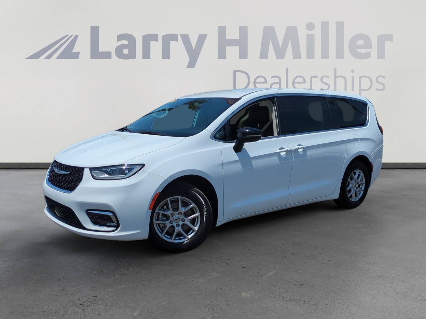 2024 Chrysler Pacifica Touring L — Minivan — 39,367 mi — Avondale, AZ