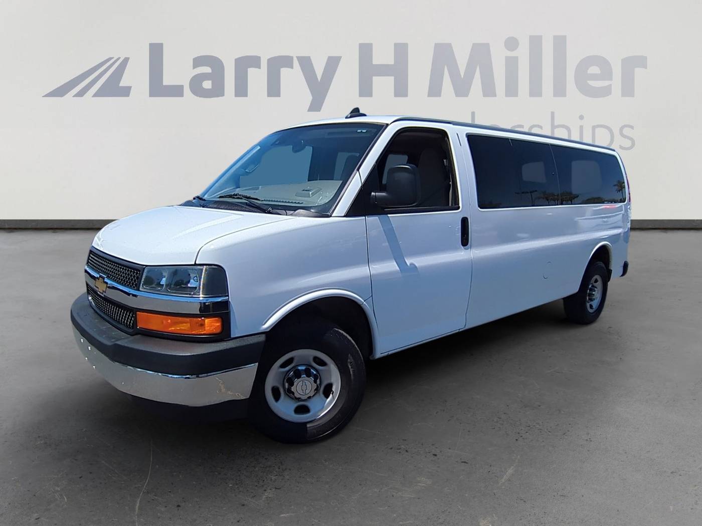 2022 Chevrolet Express Passenger LT — Passenger Van — 64,000 mi — Avondale, AZ