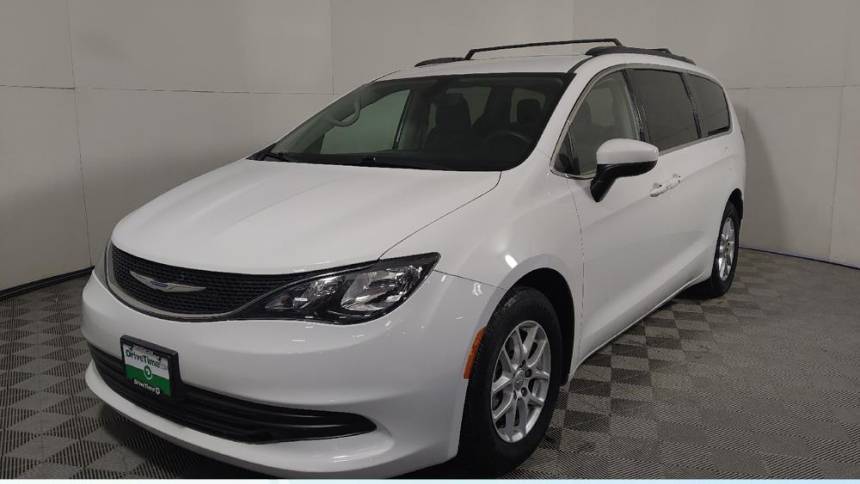 2020 Chrysler Voyager LXI — Minivan — 104,655 mi — Midlothian, IL