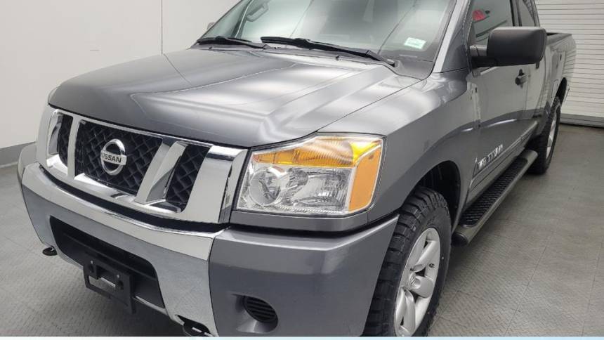 2015 Nissan Titan SV — Pickup Truck — 122,216 mi — Midlothian, IL