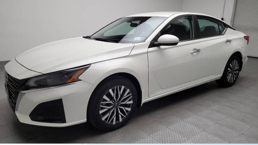 2023 Nissan Altima SV — Sedan — 5,455 mi — Bakersfield, CA