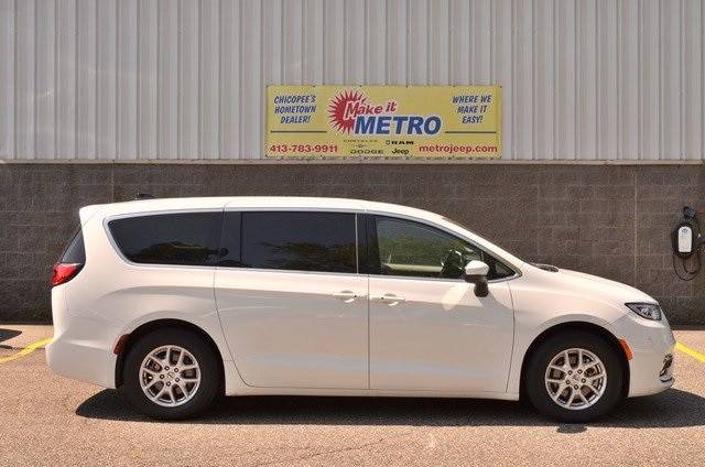 2023 Chrysler Pacifica Touring L — Minivan — 66,106 mi — Chicopee, MA