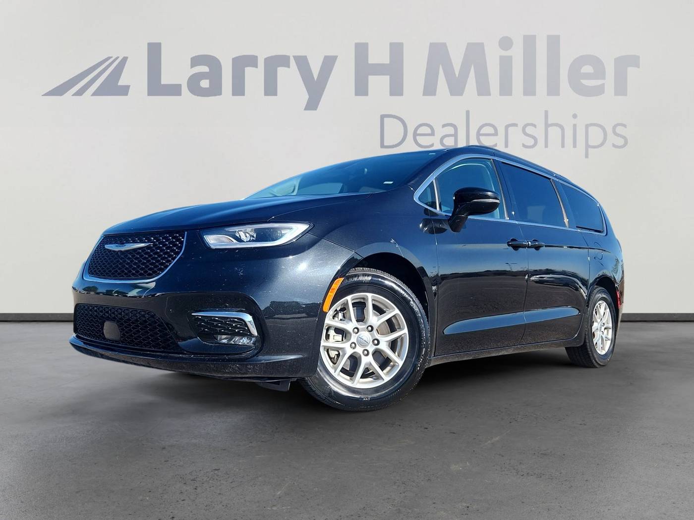 2022 Chrysler Pacifica Touring L — Minivan — 66,327 mi — Denver, CO