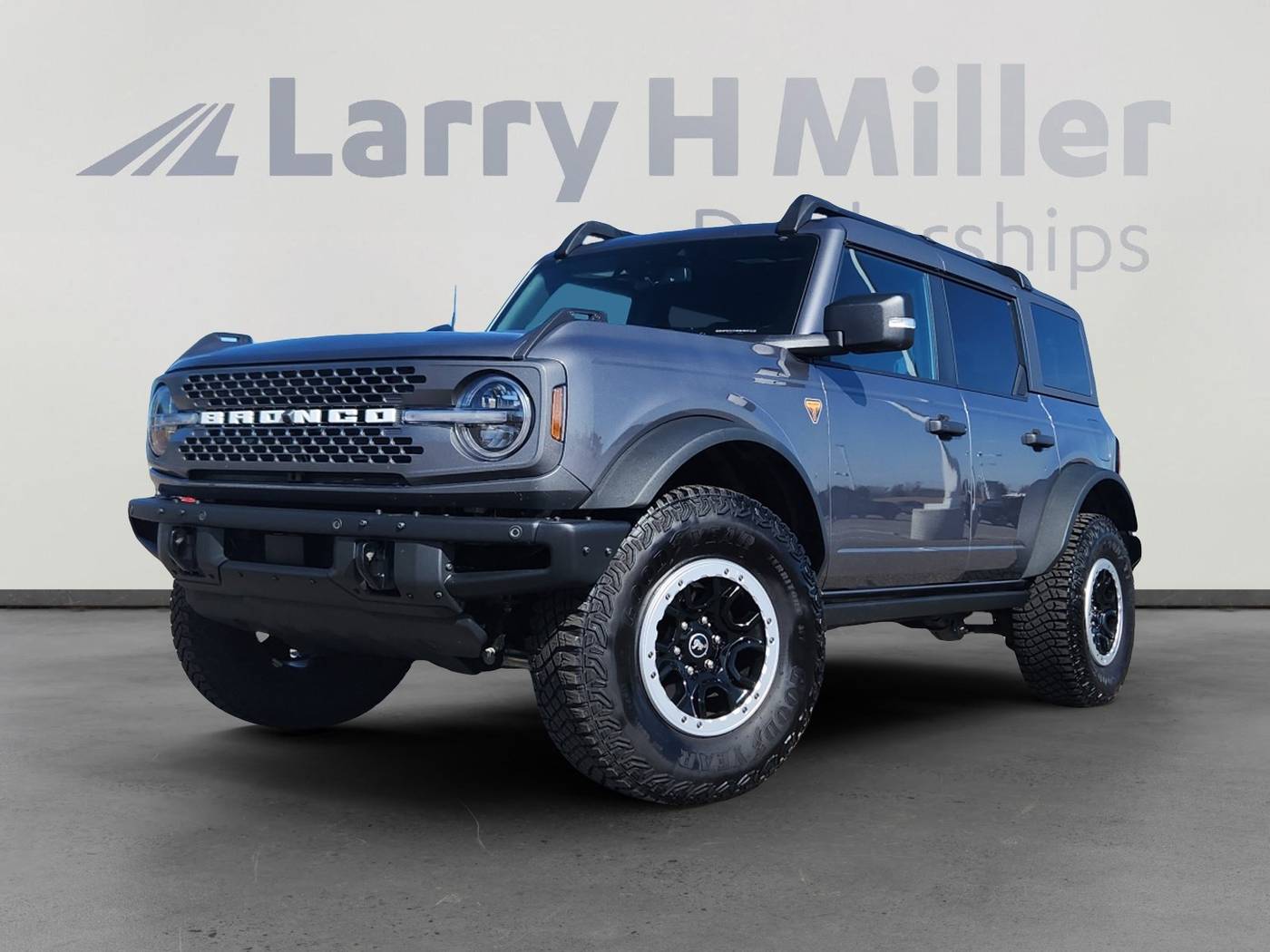 2023 Ford Bronco Base — SUV — 18,371 mi — Denver, CO