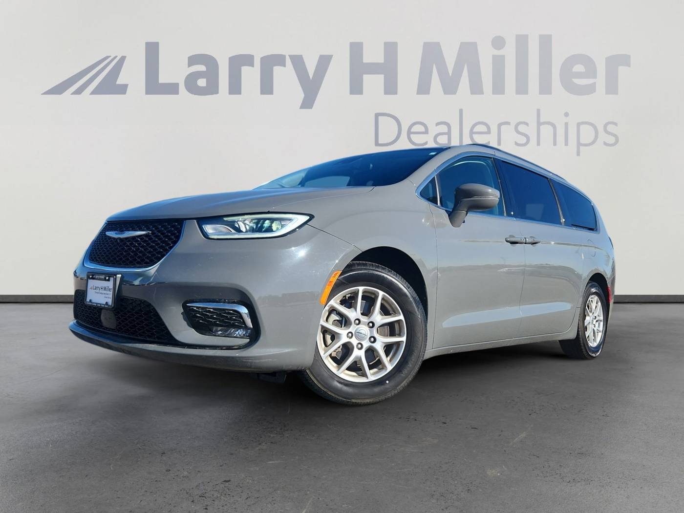 2022 Chrysler Pacifica Touring L — Minivan — 68,159 mi — Denver, CO