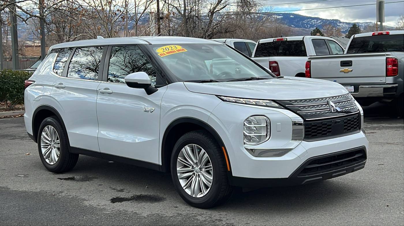 2023 Mitsubishi Outlander Plug-In Hybrid ES — SUV — 5,785 mi — Reno, NV