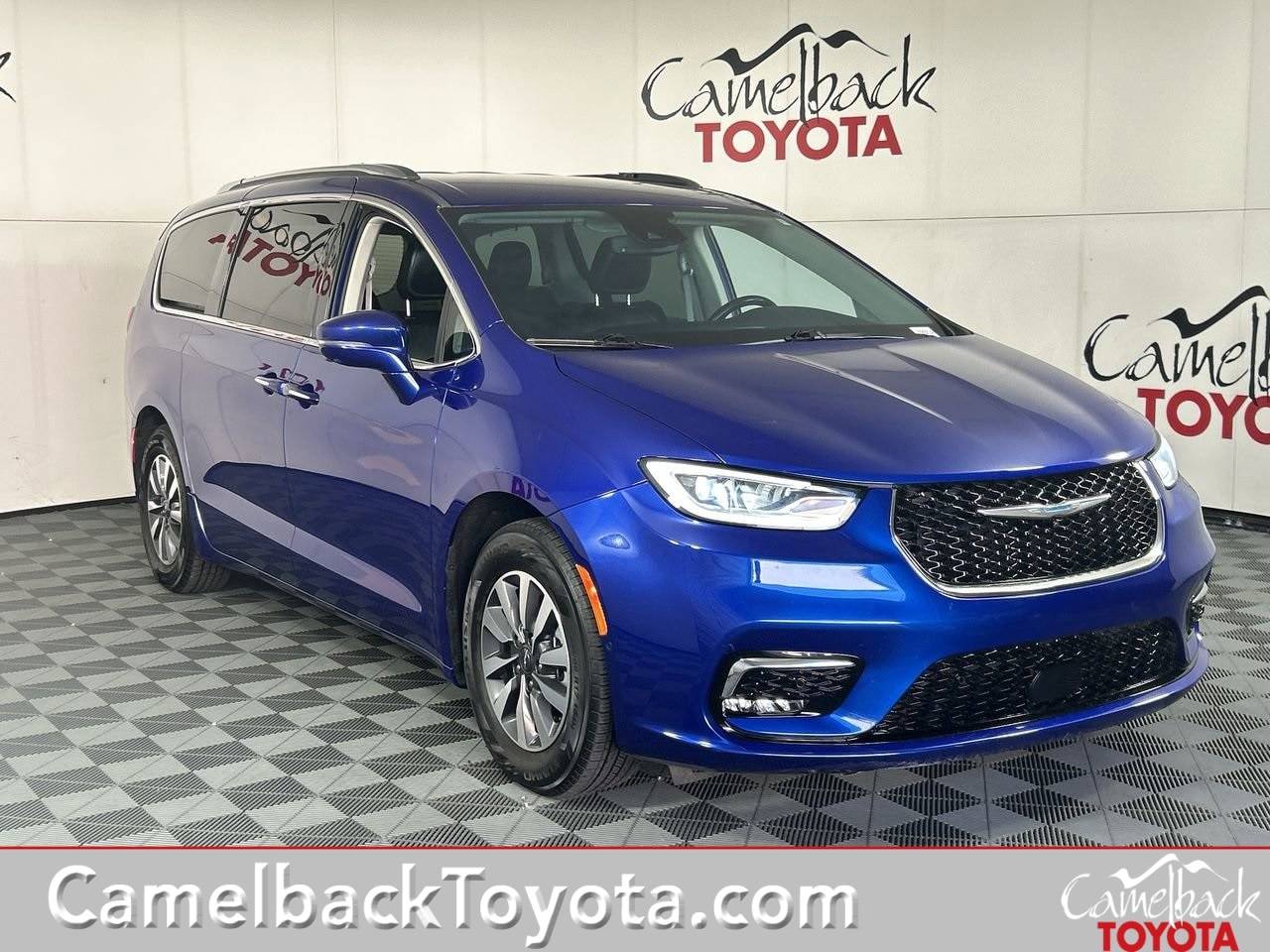 2021 Chrysler Pacifica Hybrid Touring L — Minivan — 47,469 mi — Phoenix, AZ