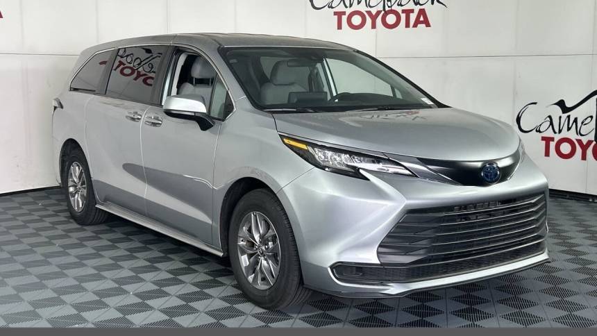 2023 Toyota Sienna LE 8-Passenger