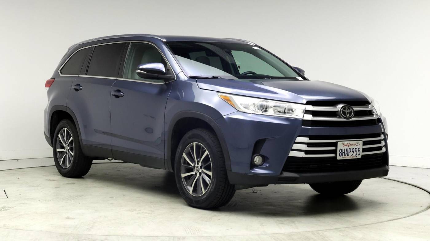 2019 Toyota Highlander XLE — SUV — 35,904 mi — Escondido, CA