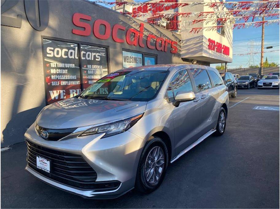 2022 Toyota Sienna LE — Minivan — 300,646 mi — HUNTINGTON PARK, CA
