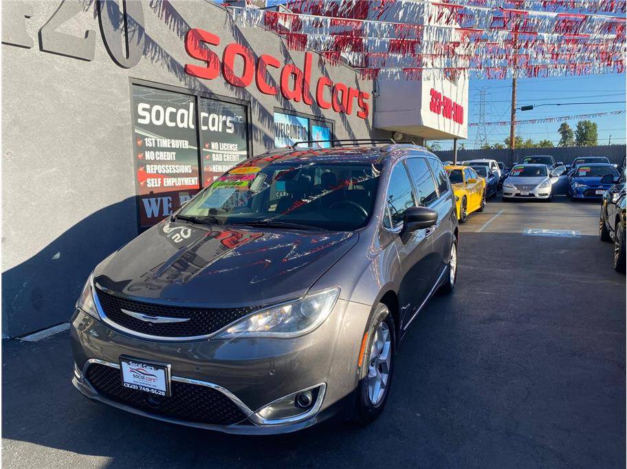 2017 Chrysler Pacifica Touring L Plus — Minivan — 82,788 mi — HUNTINGTON PARK, CA
