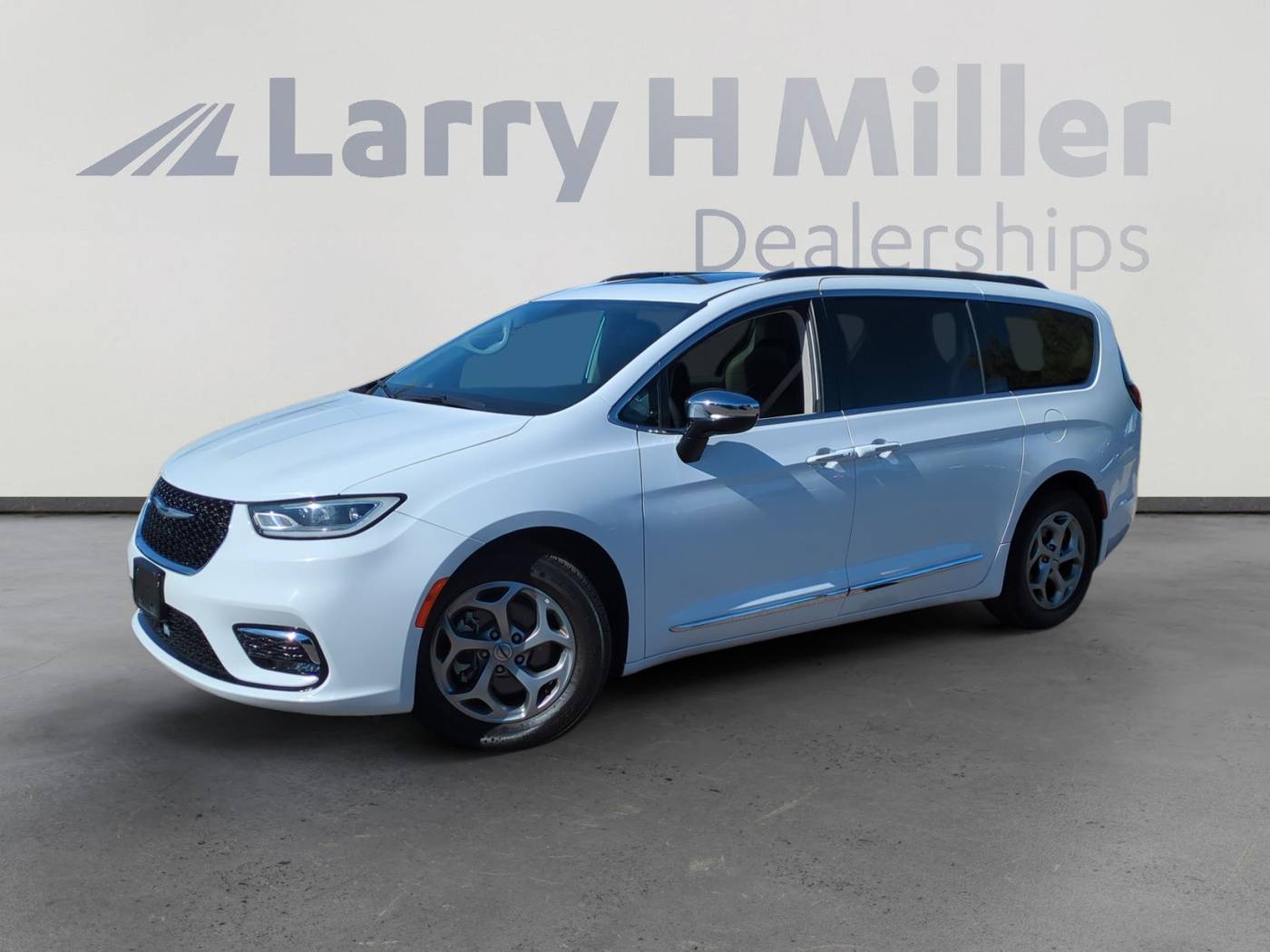 2023 Chrysler Pacifica Limited — Minivan — 53,738 mi — Avondale, AZ