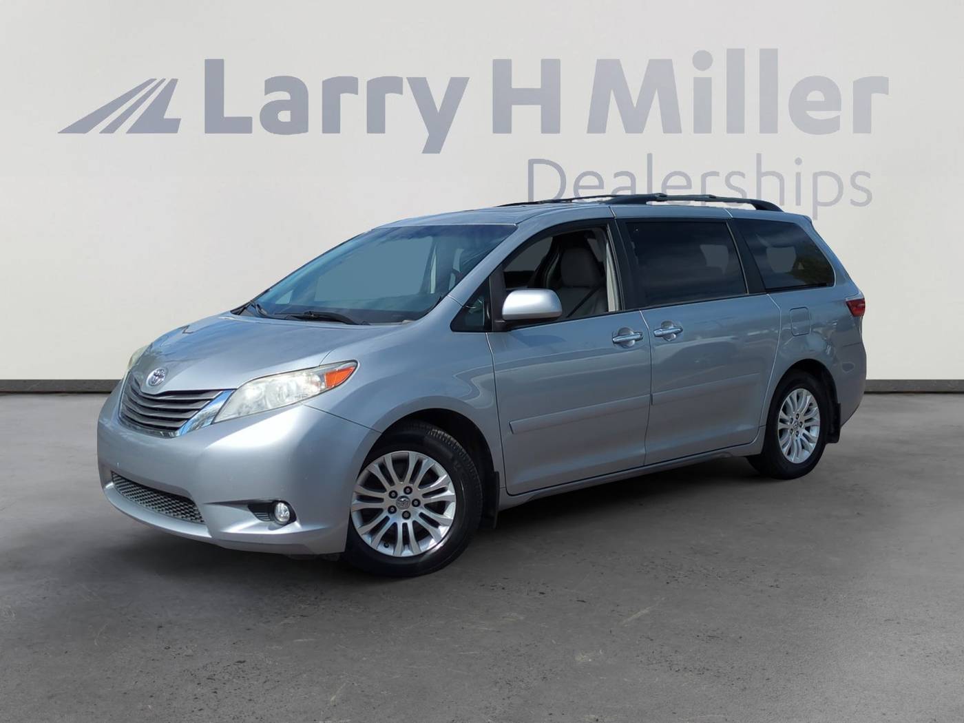 2017 Toyota Sienna XLE — Minivan — 135,955 mi — Avondale, AZ