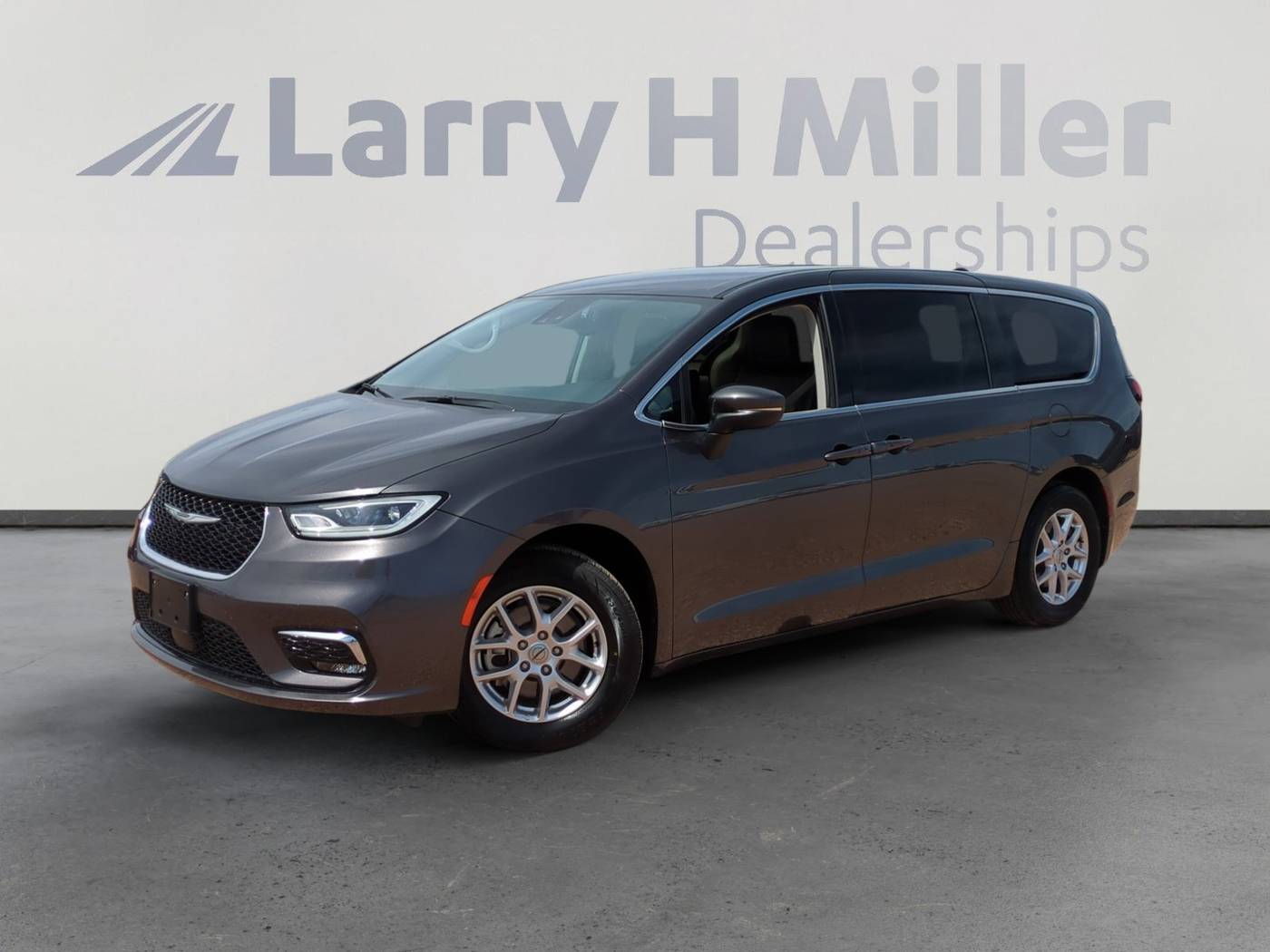 2023 Chrysler Pacifica Touring L — Minivan — 58,610 mi — Avondale, AZ