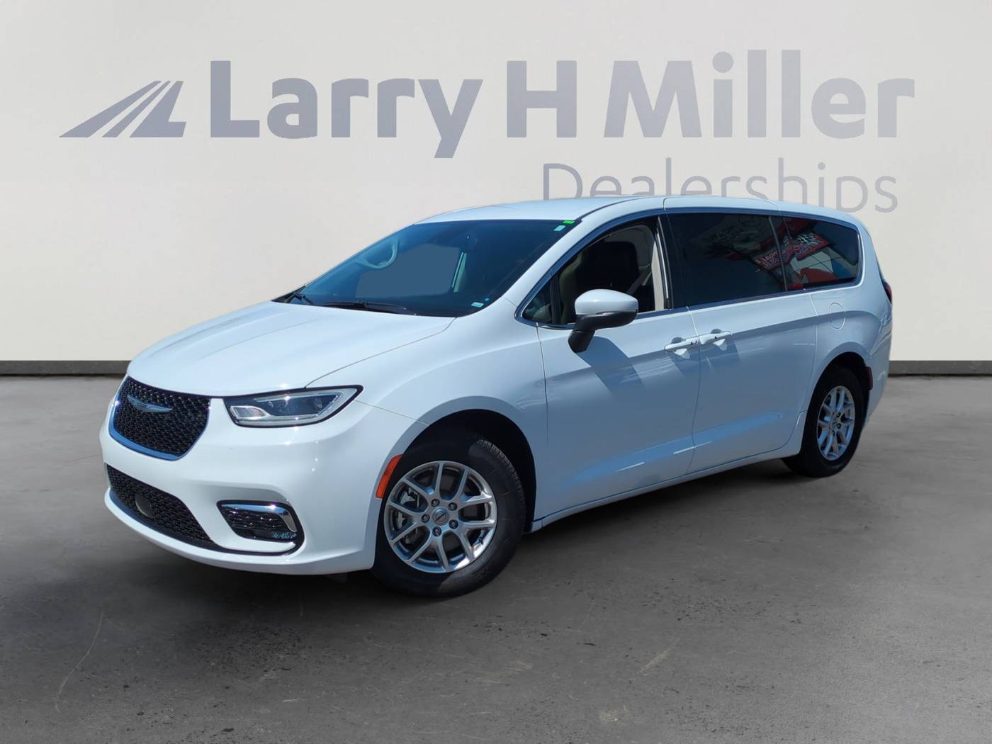 2023 Chrysler Pacifica Touring L — Minivan — 68,655 mi — Avondale, AZ