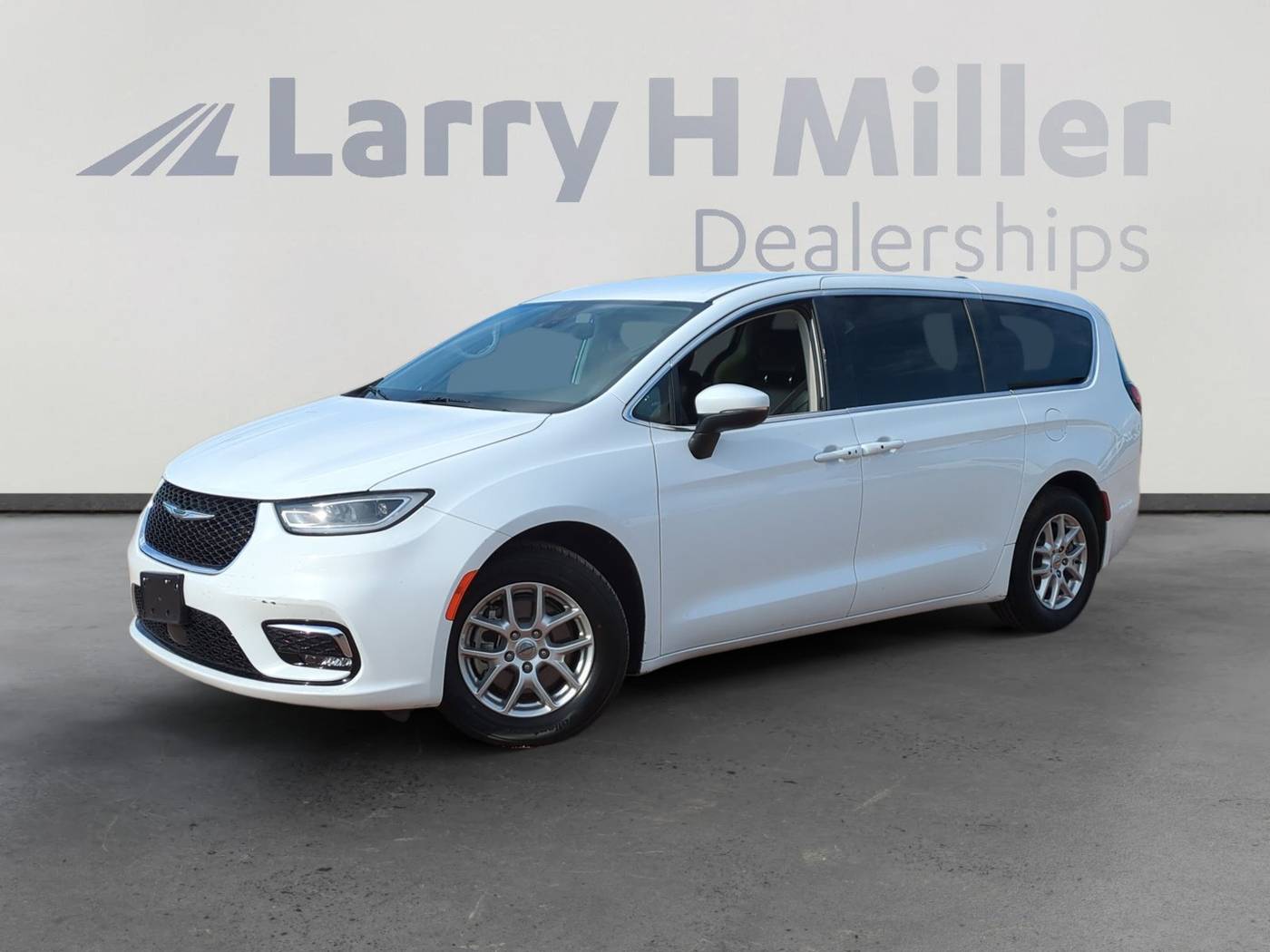 2023 Chrysler Pacifica Touring L — Minivan — 64,490 mi — Avondale, AZ