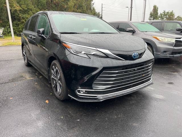 2025 Toyota Sienna Platinum — Minivan — 10,495 mi — Lugoff, SC
