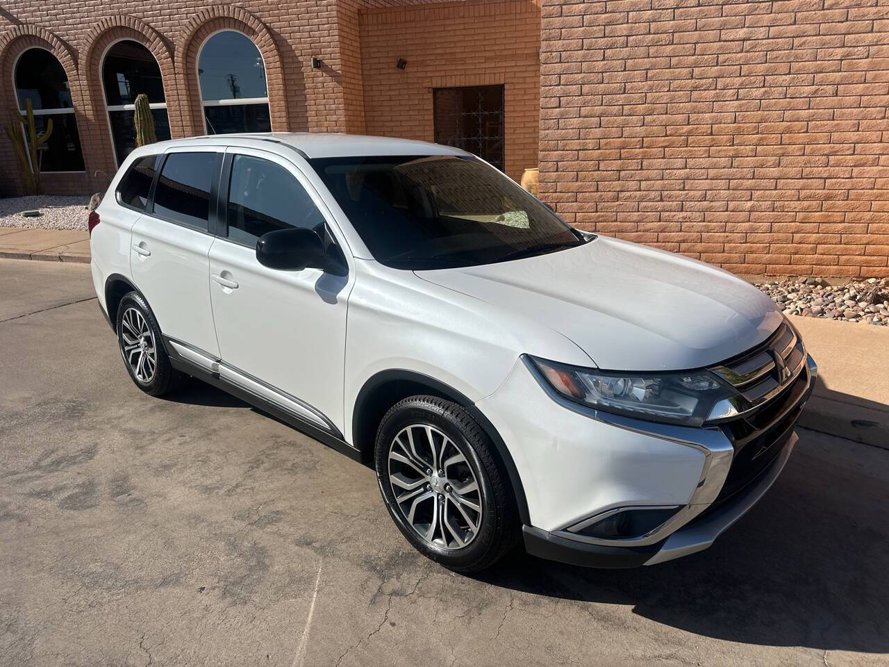 2016 Mitsubishi Outlander ES — SUV — 94,664 mi — Sierra Vista, AZ