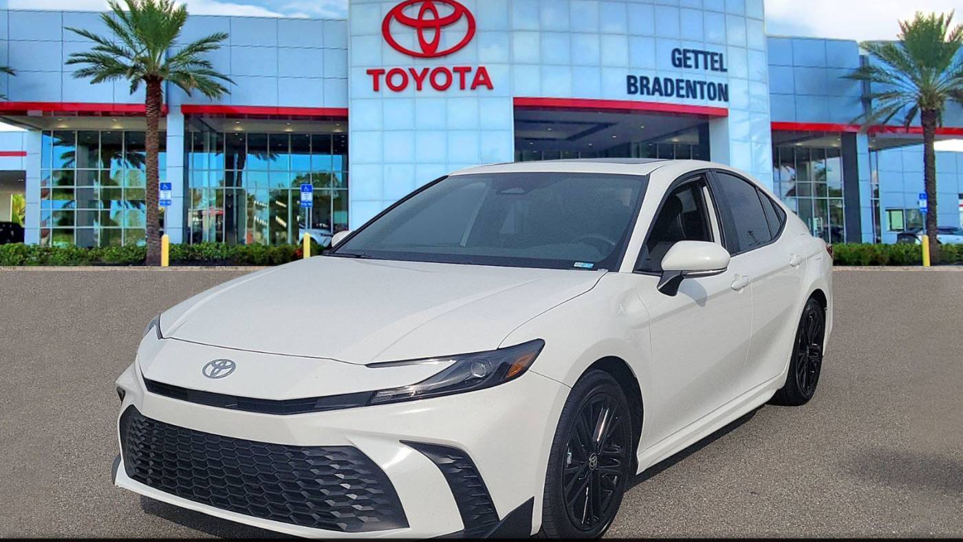 2025 Toyota Camry LE — Sedan — 43,467 mi — Bradenton, FL