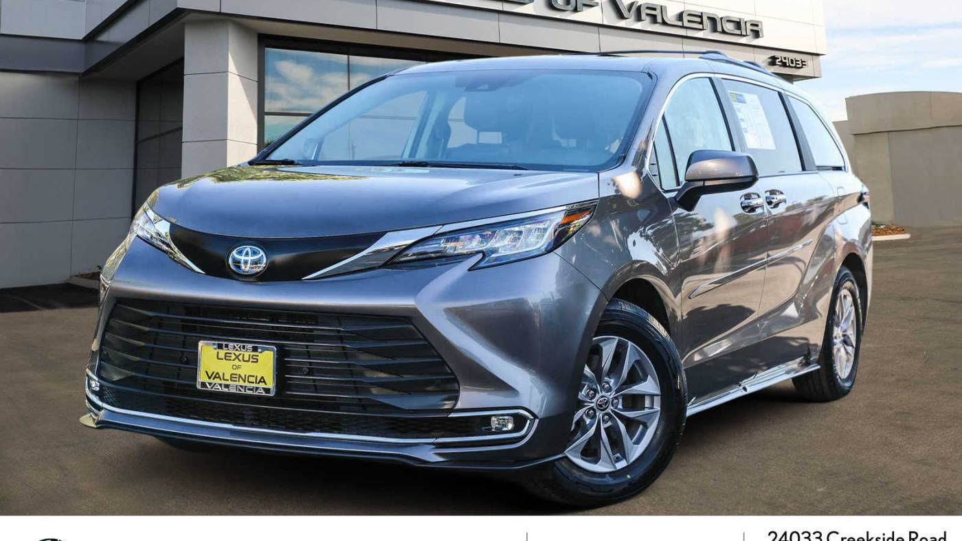 2022 Toyota Sienna XLE — Minivan — 99,735 mi — Valencia, CA