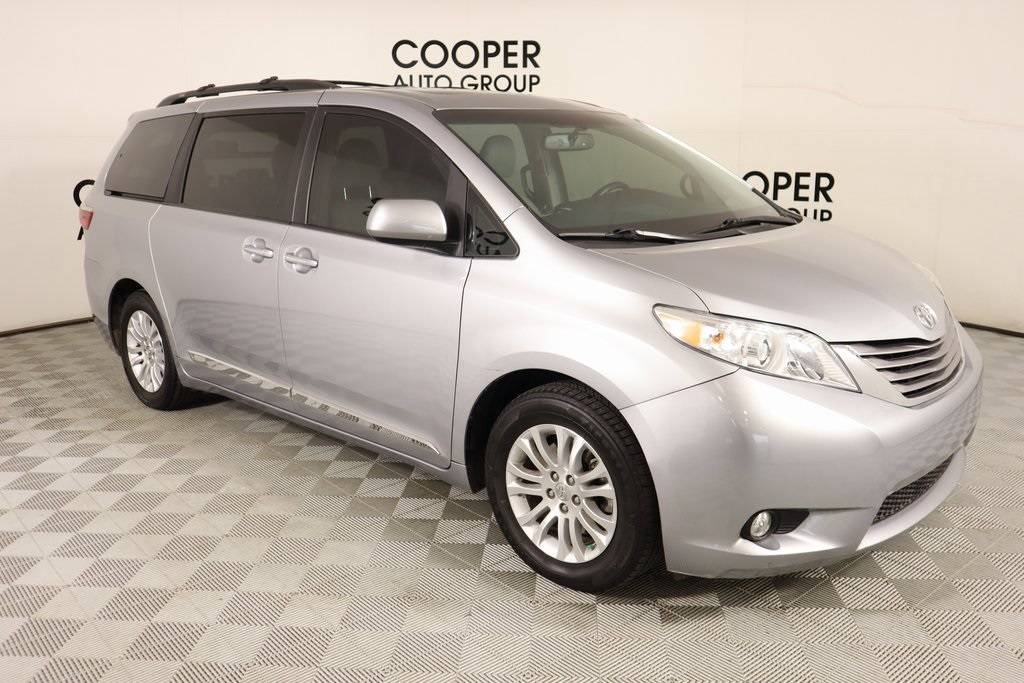 2017 Toyota Sienna XLE — Minivan — 59,910 mi — Shawnee, OK