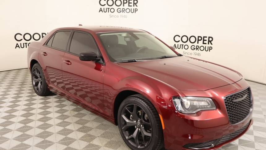 2023 Chrysler 300 Touring — Sedan — 694 mi — Shawnee, OK