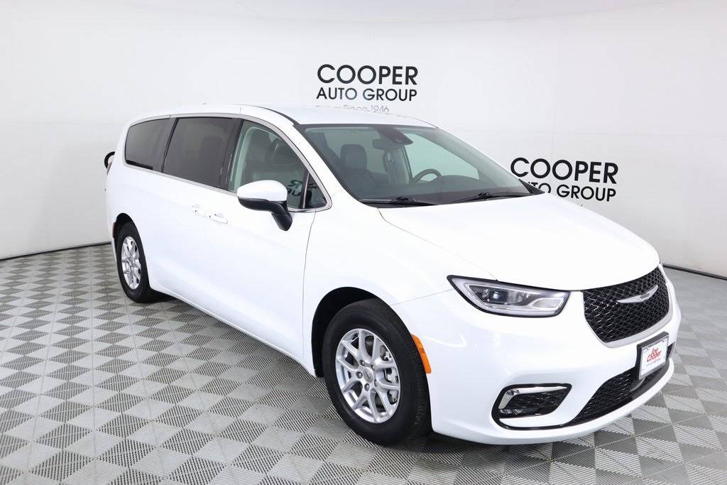 2023 Chrysler Pacifica Touring L — Minivan — 62,687 mi — Shawnee, OK