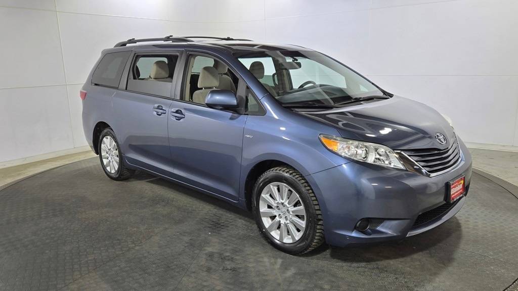 2016 Toyota Sienna LE — Minivan — 92,135 mi — Jersey City, NJ