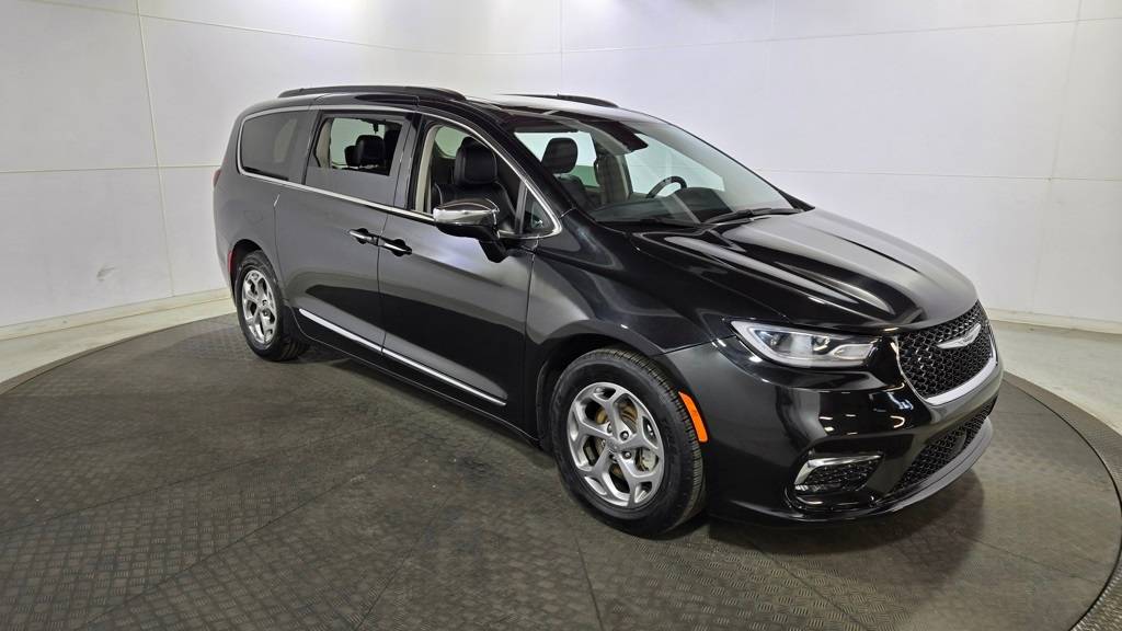 2023 Chrysler Pacifica Limited — Minivan — 72,058 mi — Jersey City, NJ