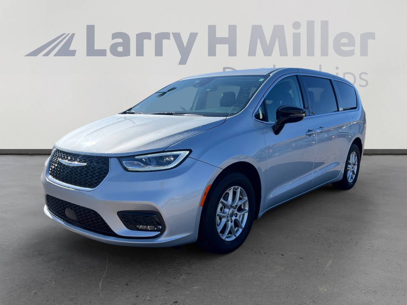 2024 Chrysler Pacifica Touring L — Minivan — 27,069 mi — Tucson, AZ