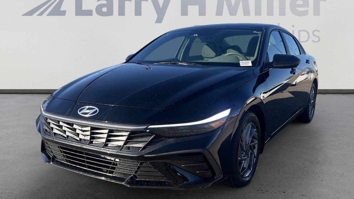 2024 Hyundai Elantra SEL — Sedan — 5,117 mi — Tucson, AZ
