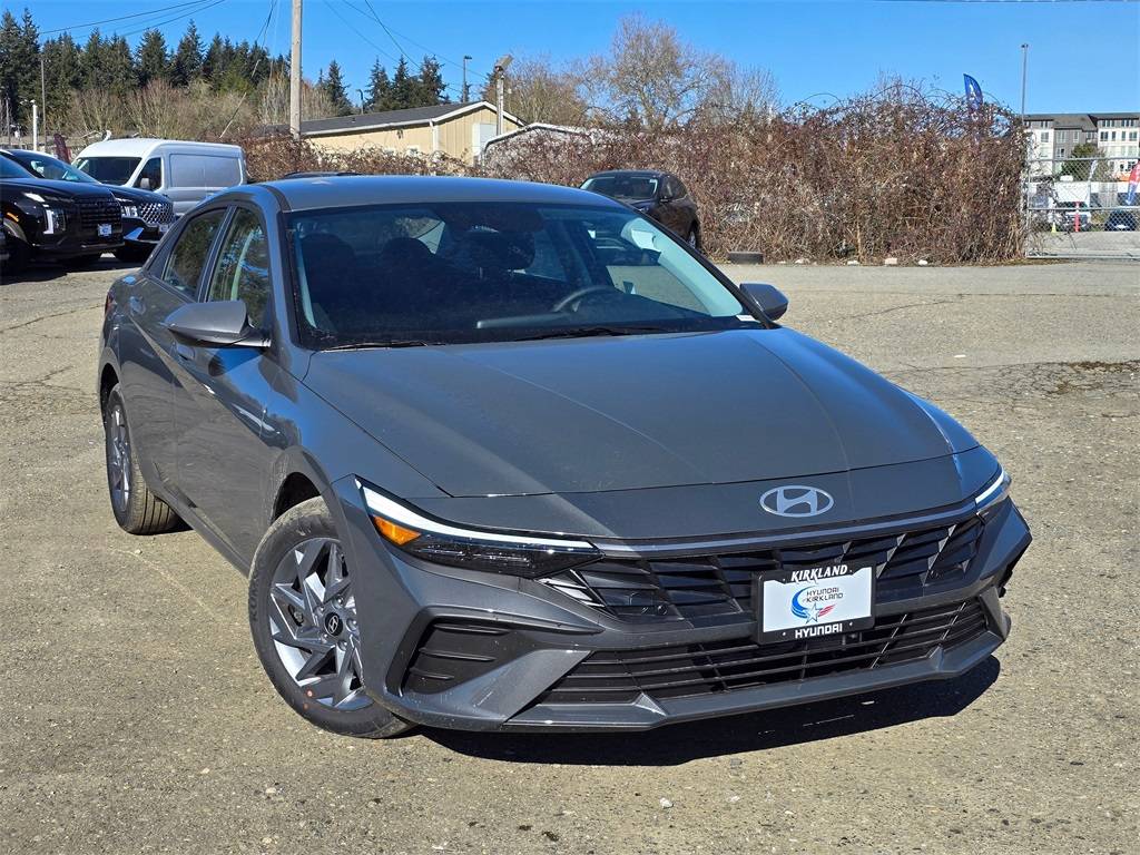 2025 Hyundai Elantra Hybrid Blue — Sedan — 9 mi — Kirkland, WA