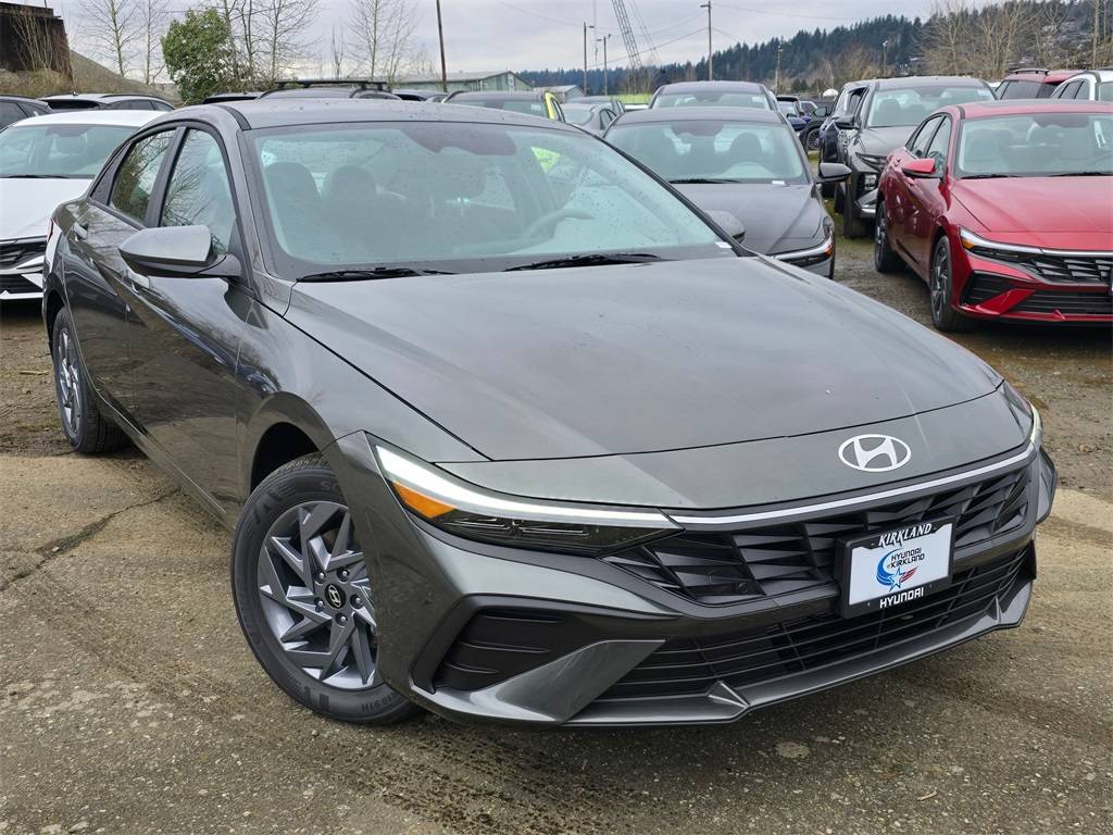 2025 Hyundai Elantra Hybrid Blue — Sedan — 35 mi — Kirkland, WA